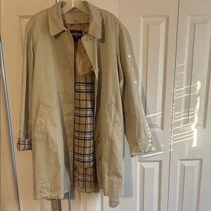 Rainshedder  Beige Trench Coat with Plaid Lining🎈. Size 14